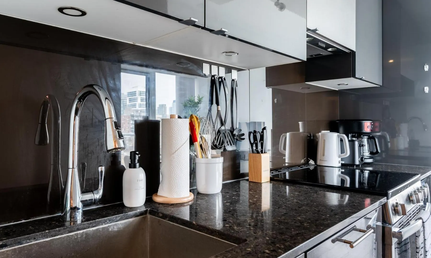 Toronto Garden Suites 0*,  加拿大