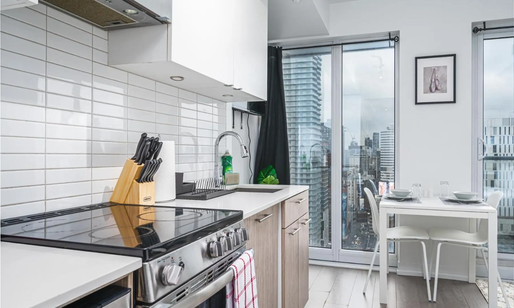 Toronto Garden Suites 0*,  캐나다