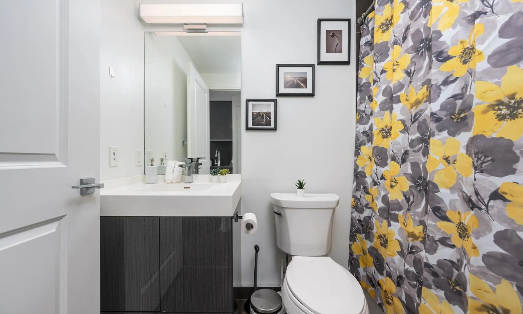 Toronto Garden Suites 0*,  캐나다